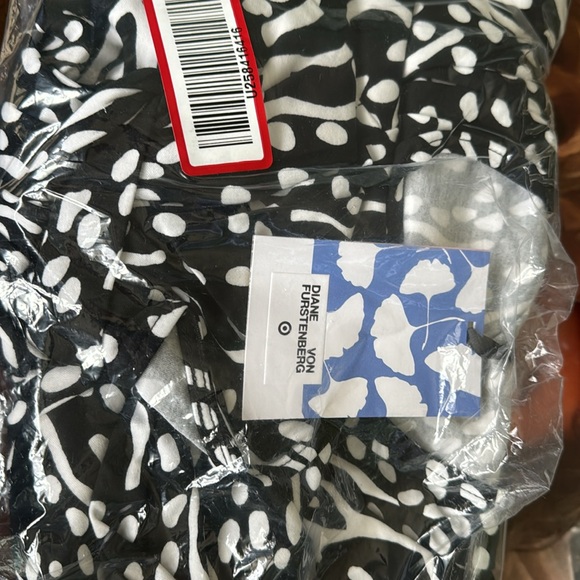 Diane Von Furstenberg - DVF for Target Long Sleeve Signature Wrap Dress - Picture 2 of 4